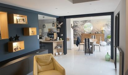 Pose de toiles tendues à froid pour les plafonds et les murs