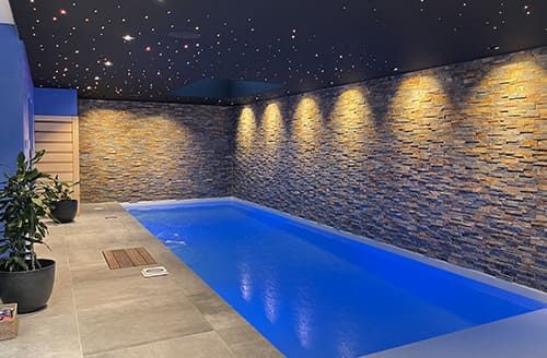 Photo d'une piscine intérieure